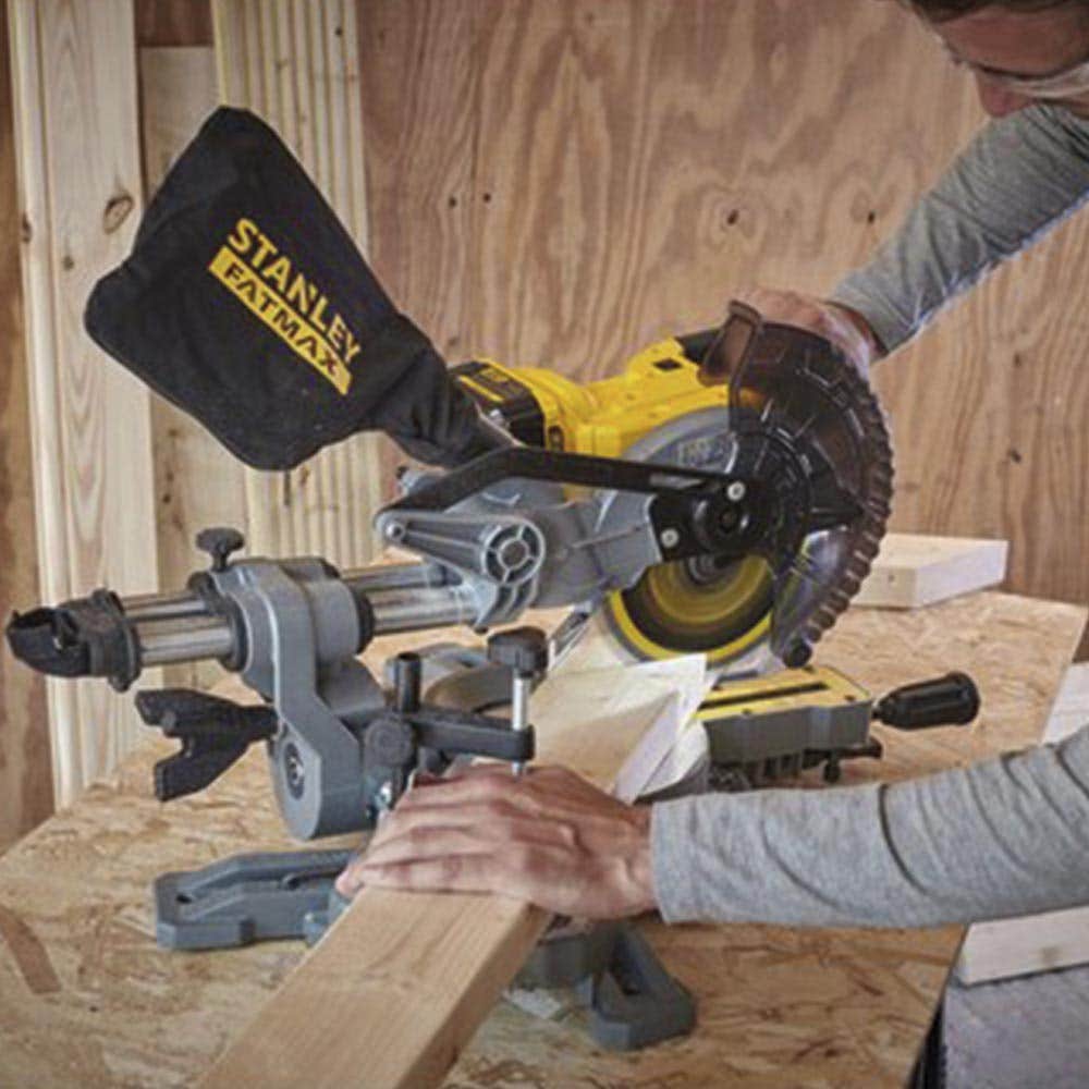 Serra 1/2 Esquadria Com Braço Telesc 7-1/4" Sem bateria e Sem Carregador SCM701-B2 STANLEY